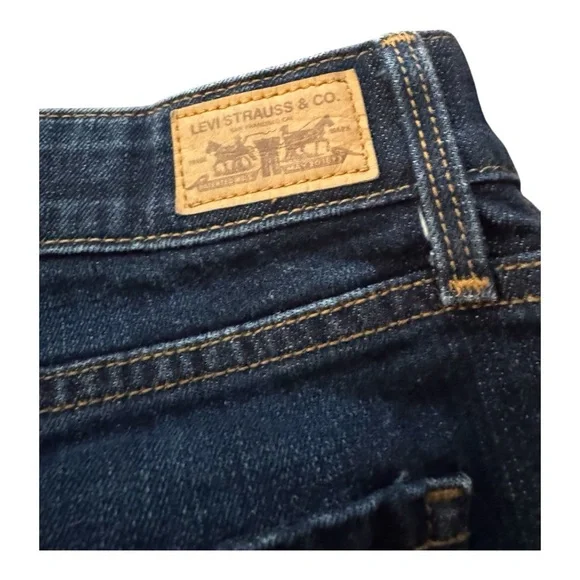 Levi's Dark Blue Jeans with Red Tag - Picture 4 of 9